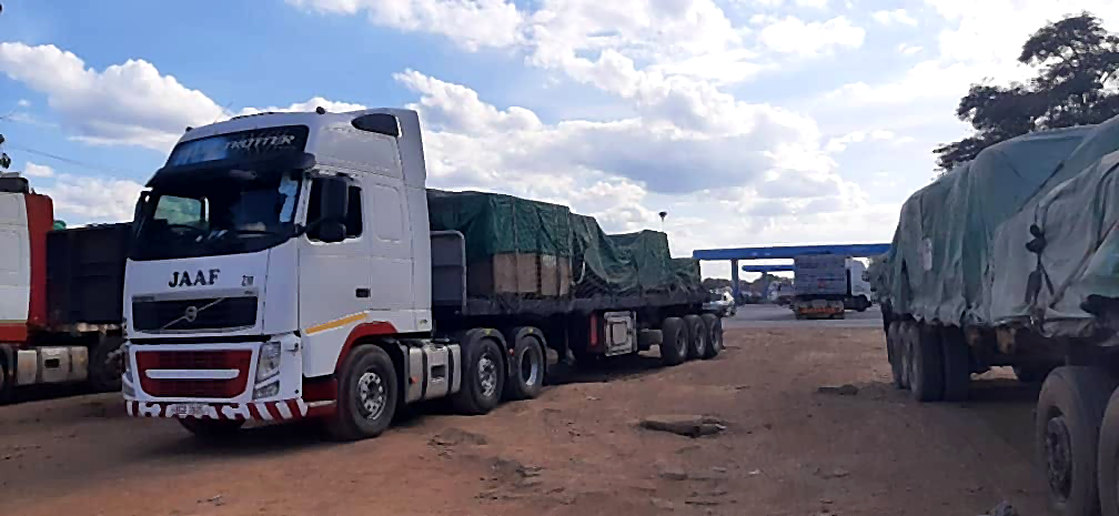 A loaded JAAF flatbed at a border post